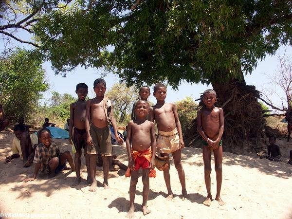 Kids in Akavandra village (Ankavandra)