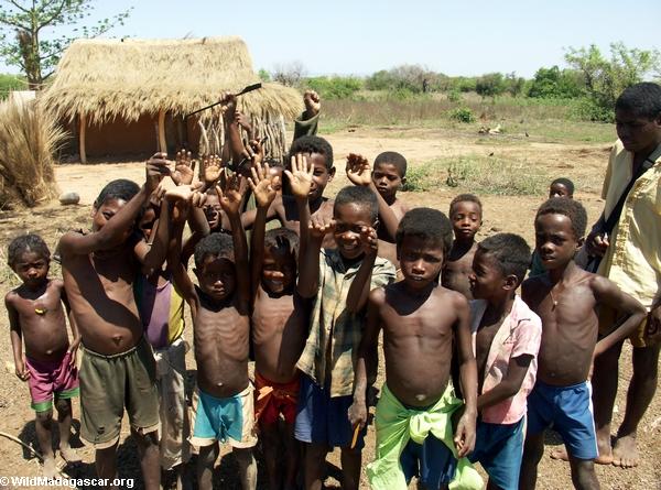 Niños en la aldea de Akavandra