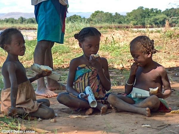 Tsiribihina River children (Tsiribihina River children)