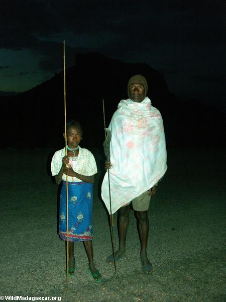 Bara father and daughter near Isalo (Isalo)