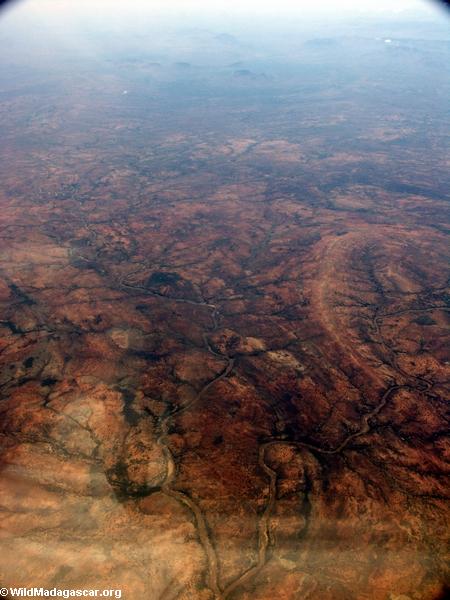 Luftaufnahme der Abholzung und der Abnutzung in Südmadagaskar