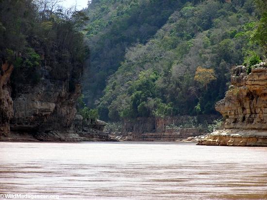 manambolo川渓谷