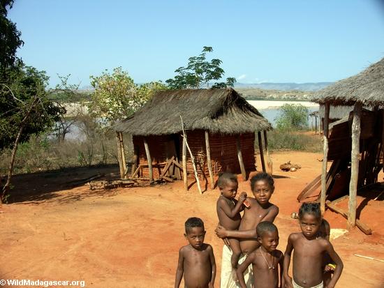 Tsianaloka village children (Manambolo)