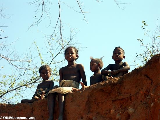 Children in Tsianaloka  on banks Manambolo (Manambolo)