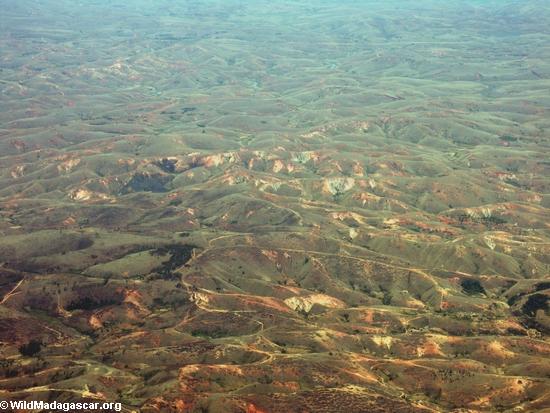 Luftaufnahme der madagassischen Abholzung