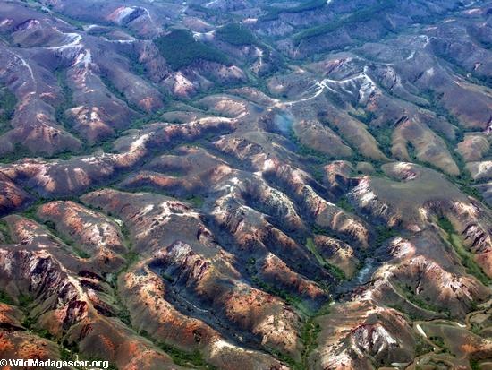 東部のマダガスカルの森林破壊の上からの眺め