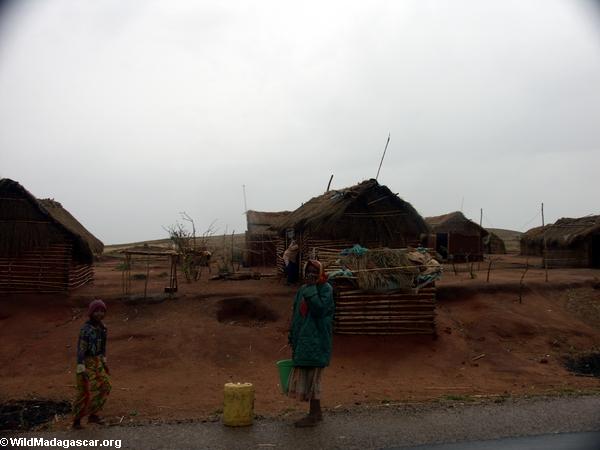 Shantytowns on road to Isalo (Isalo)