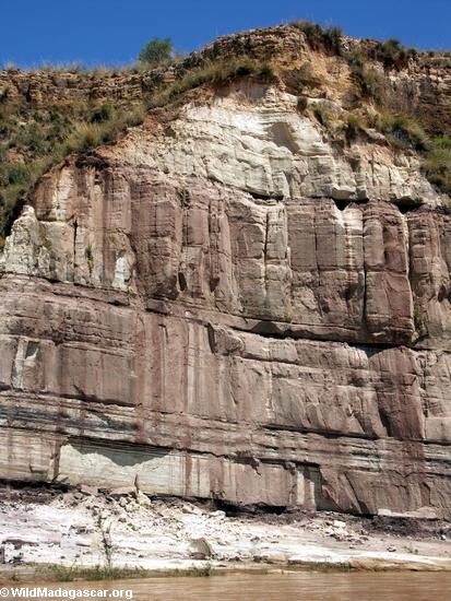 Cliffs along Manambolo (Manambolo)