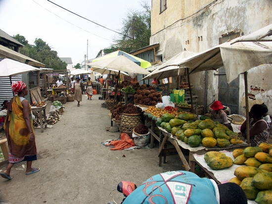 Tulear fruit market (Tulear)